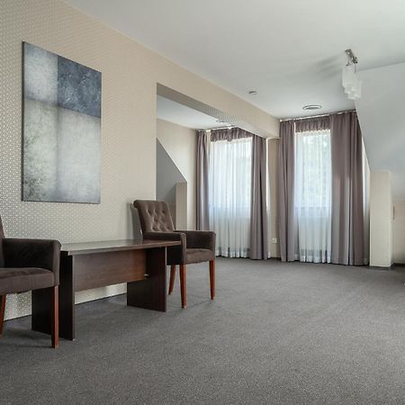 Hotel Cztery Pory Roku Glogow Malopolski ภายนอก รูปภาพ