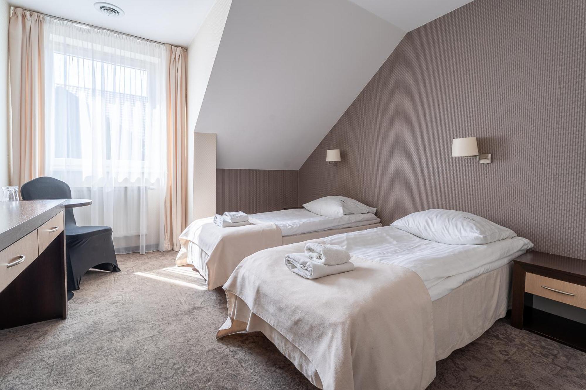 Hotel Cztery Pory Roku Glogow Malopolski ภายนอก รูปภาพ