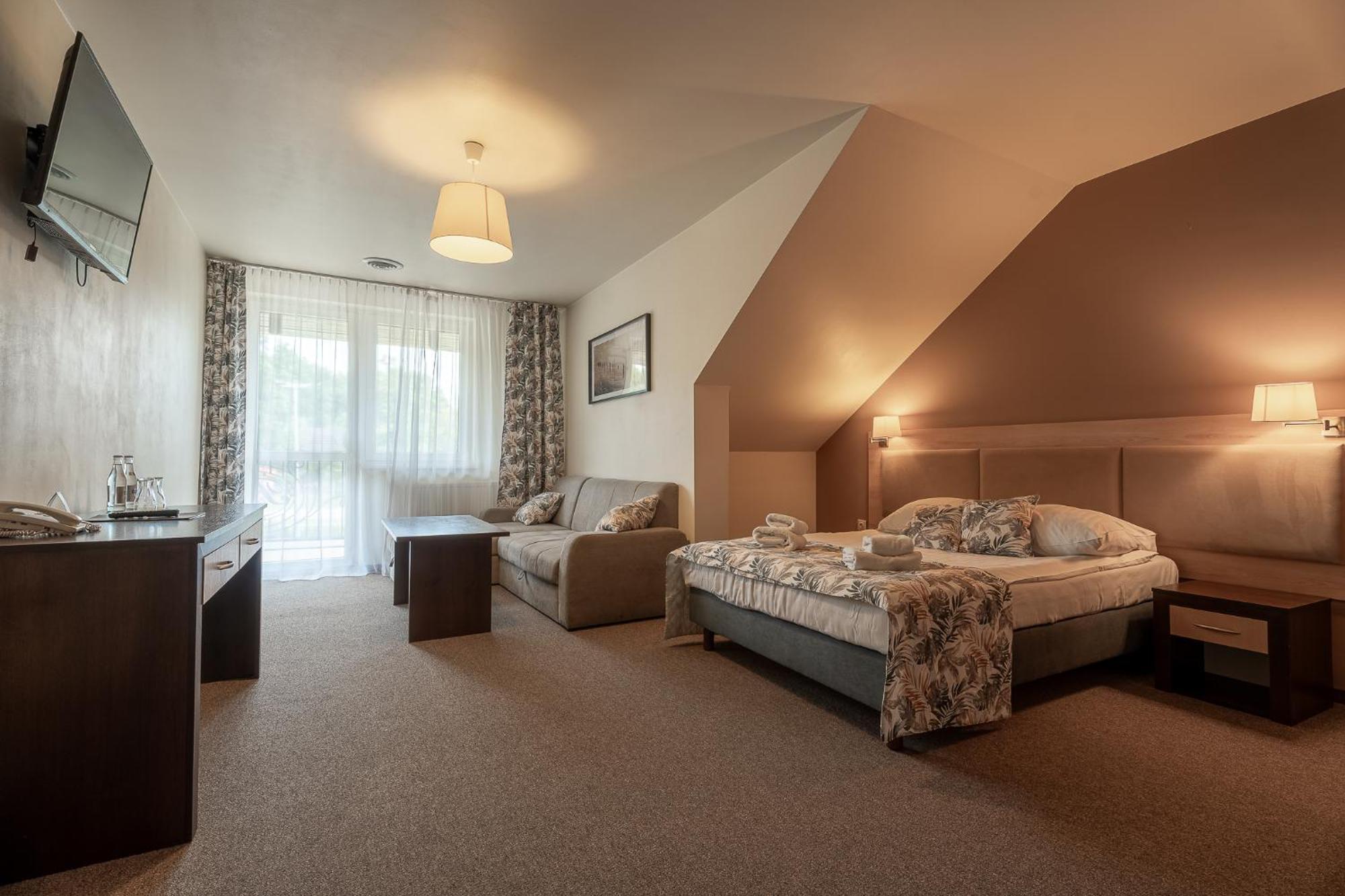Hotel Cztery Pory Roku Glogow Malopolski ภายนอก รูปภาพ