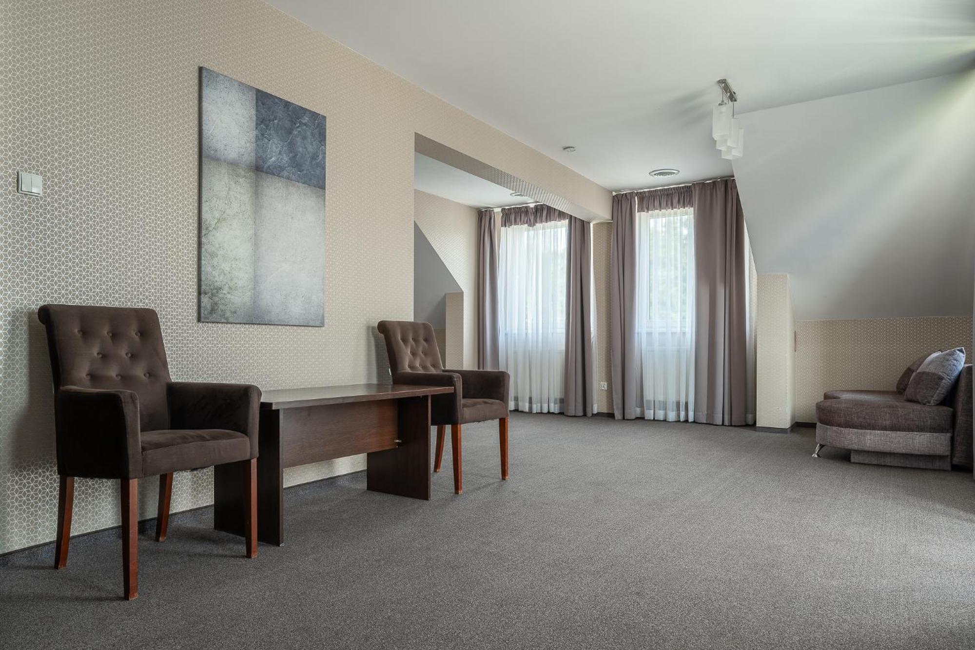 Hotel Cztery Pory Roku Glogow Malopolski ภายนอก รูปภาพ