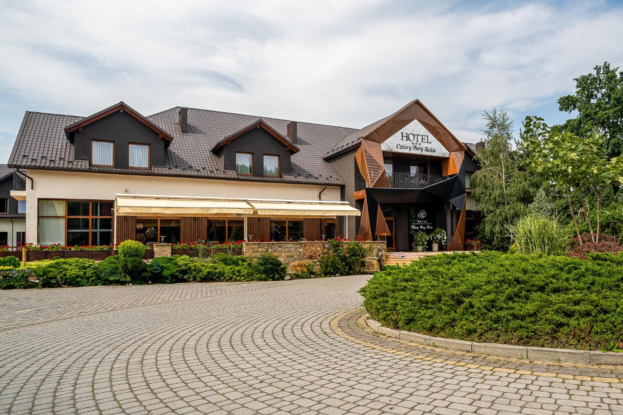 Hotel Cztery Pory Roku Glogow Malopolski ภายนอก รูปภาพ