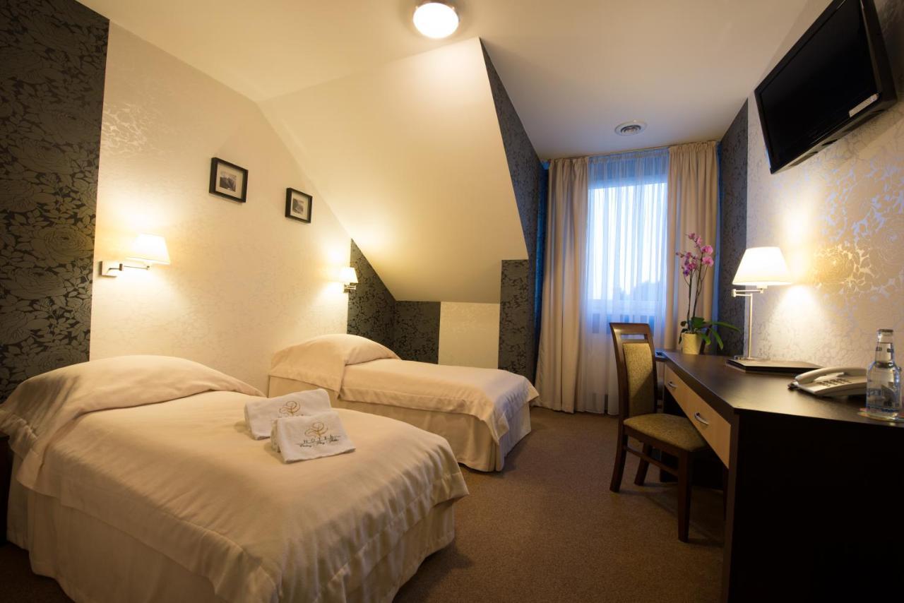 Hotel Cztery Pory Roku Glogow Malopolski ภายนอก รูปภาพ