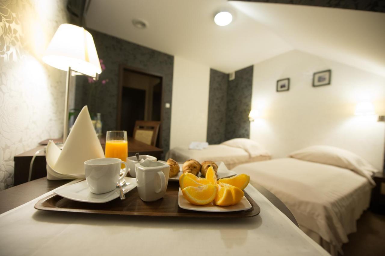 Hotel Cztery Pory Roku Glogow Malopolski ภายนอก รูปภาพ